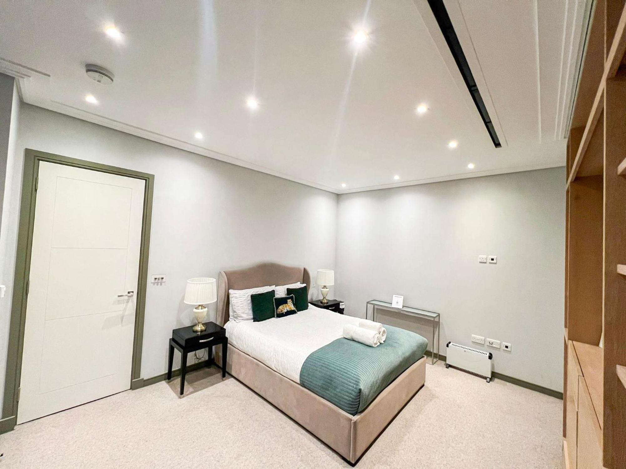 Posh 3 Bedroom Flat With Terrace And Indoor Fireplace In Mayfair, Near Hyde Park Londyn Zewnętrze zdjęcie